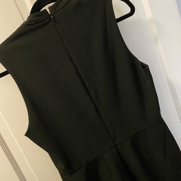 Chic & timeless black dress - Picture 4 of 4